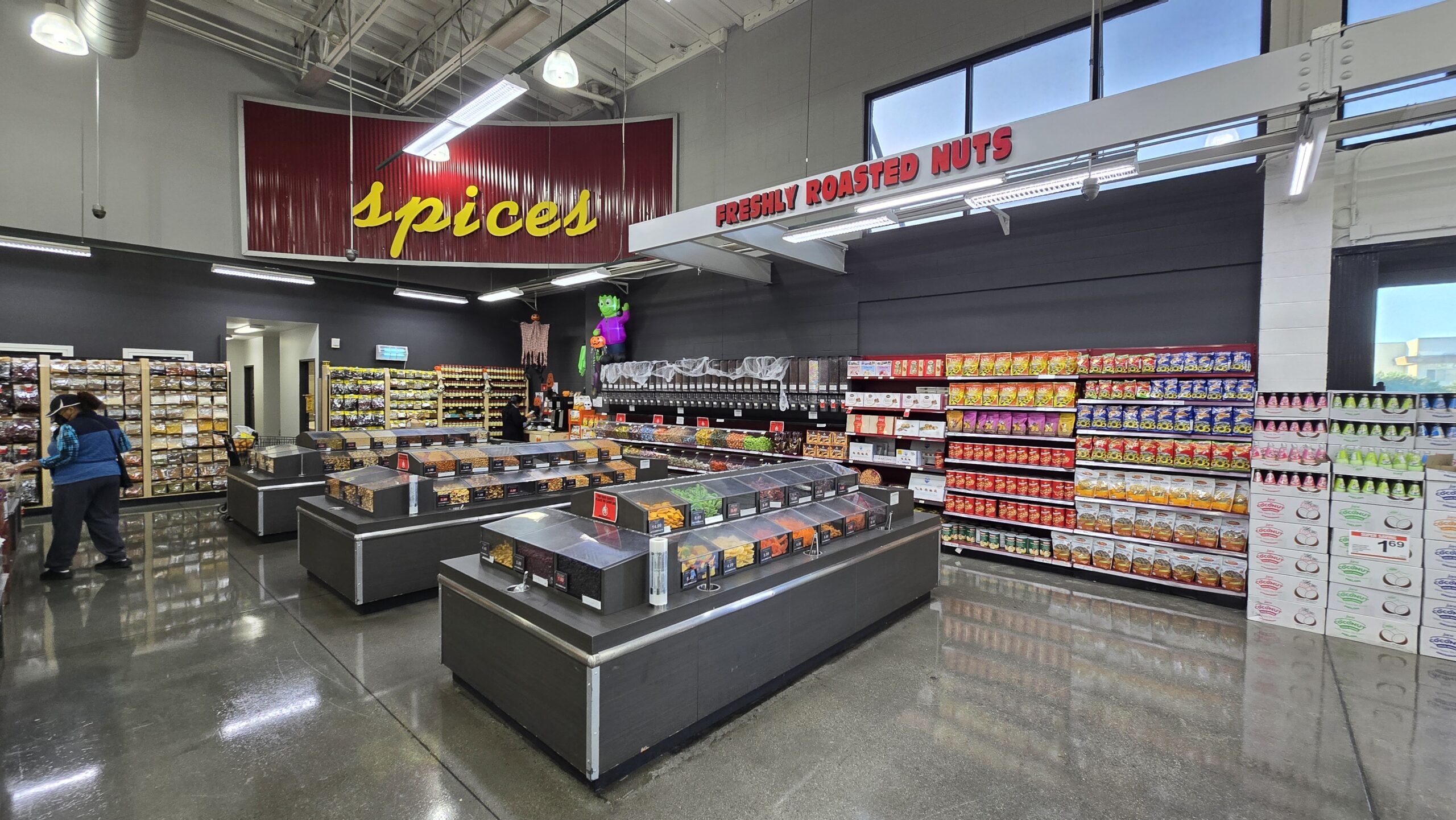 Local Food Search Leads to Supermarket in Victory Blvd