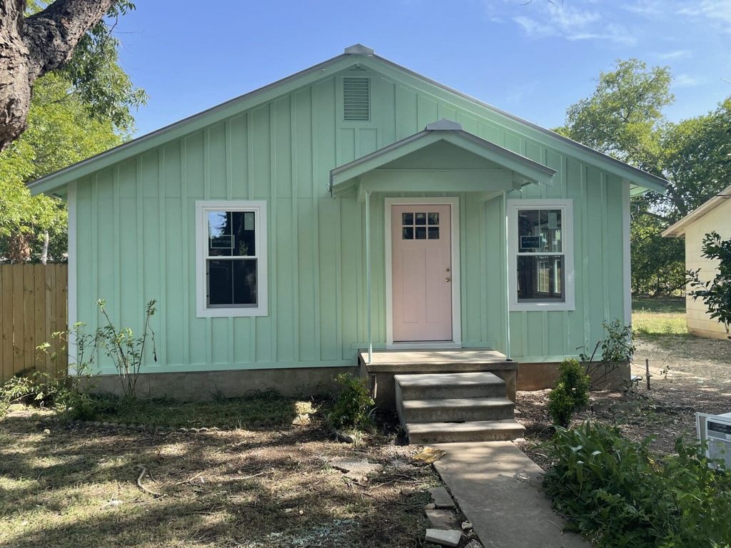 siding contractor in Austin, Texas